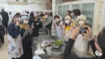 戸沢村で台湾の中学生が来校し笹巻とくじらもち作りを体験　国際交流で地元の良さを再発見