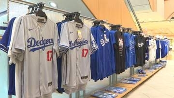 大谷翔平選手や山本由伸選手のグッズずらり メジャーリーグ期間限定ショップが山形市にオープン