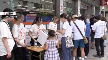 ワンコインで購入できる店自慢のグルメを食べ比べ　JR山形駅近くの商店街　山形県山形市