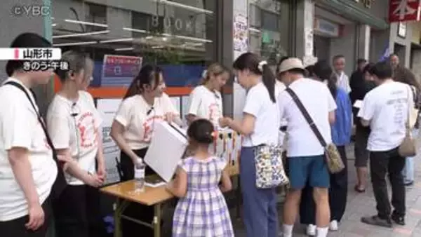ワンコインで購入できる店自慢のグルメを食べ比べ　JR山形駅近くの商店街　山形県山形市