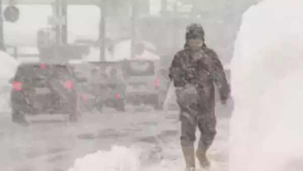 山形県内で積雪が平年以上に増加　雪下ろし事故も相次ぐ　強い寒気流入で30日にかけ大雪に警戒