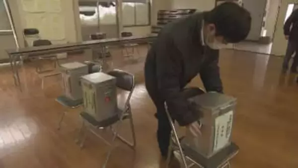 冬型強まり投票日の8日は大雪の恐れ　小国町で投票所設営が急ピッチで進む