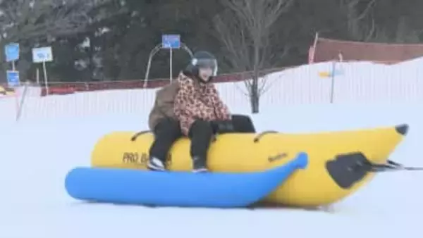 家族連れや外国からの観光客が冬のアクティビティーを楽しむ　山形県飯豊町のどんでん平スノーパーク