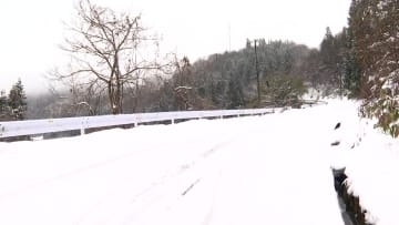 「付近に民家なく車通りもまばら」…町道に停車中の車のそばで倒れていた男性死亡　警察が事件・事故の両面で捜査　山形・白鷹町