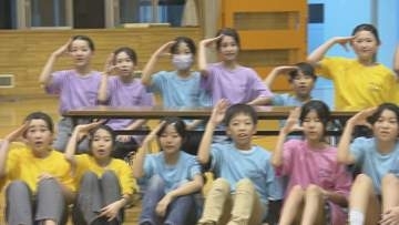 小学校の合唱部がオペラ「カルメン」に出演 プロの振付師から演技指導　山形県村山市
