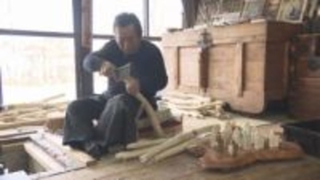 米沢市で伝統工芸「笹野一刀彫」による「午」の置物作り最盛期　「前に進み幸せになるように」