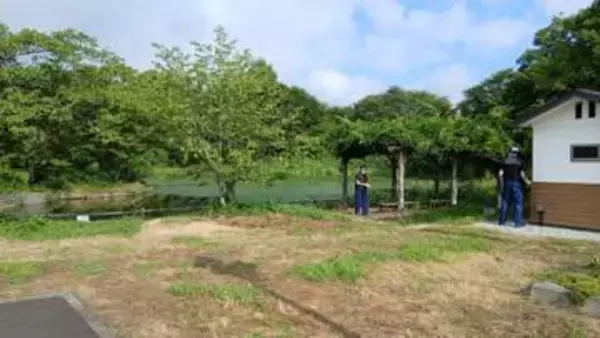 山辺町の池の中に「人が浮いている」　救助隊が救助活動