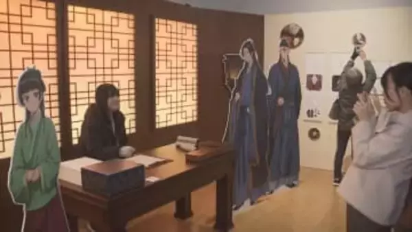 ファン続々と・アニメ「薬屋のひとりごと」原画などの展覧会（山形市）