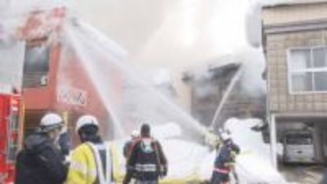 新庄市中心部の住宅火災　出火から7時間後に鎮火 住人が軽傷 周辺5棟に延焼