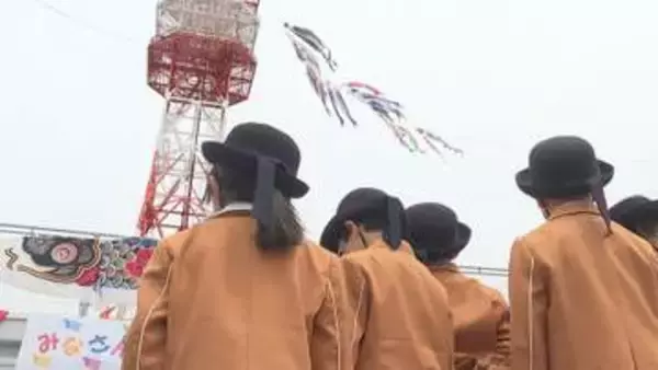 「泳げー」地上70メートルの空へ 園児40人が力を合わせ30匹のこいのぼり掲揚 山形市