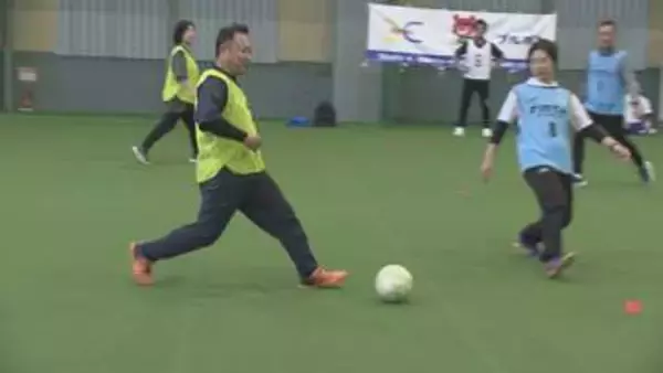 「みんな一緒にできるスポーツ」走らないサッカー ウォーキングフットボール体験会に約100人 鶴岡市