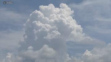 気圧の谷や暖かく湿った空気の影響で雷を伴った強い雨に注意が必要　山形県