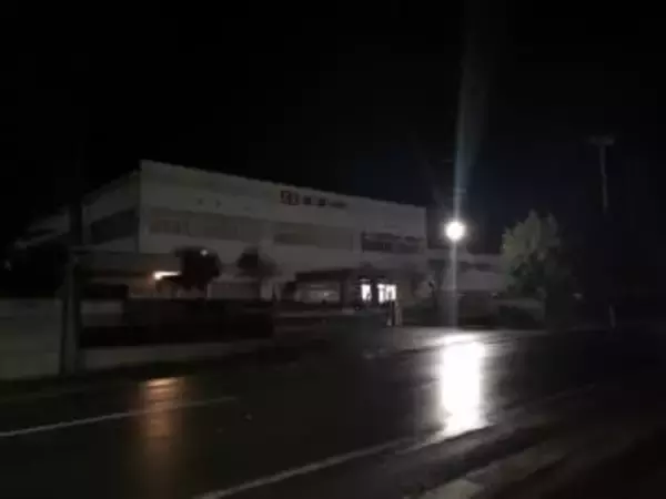 河北町で労災事故　宮城県の男性(52）が意識不明の重体　自動車用品工場でエアコン設置作業中に1.6メートル下の地面に転落