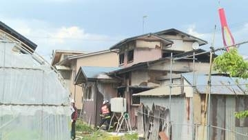 昼火事で木造住宅1棟焼ける 住人は外出中で無事 爆発音も 東根市の住宅街