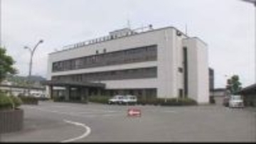 20代女性の首を絞めるなどしてケガを負わせた傷害容疑で18歳の男を逮捕