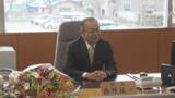 「「大きな責任を感じている」西野桂一新鮭川村長が初登庁4年間の任期スタート」の画像1