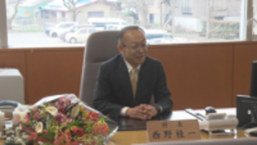 「大きな責任を感じている」西野桂一新鮭川村長が初登庁4年間の任期スタート