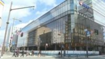 山形市七日町に山形銀行新本店ビル完成 県産材活用のにぎわい広場や学習可能なシェアスペースを設置