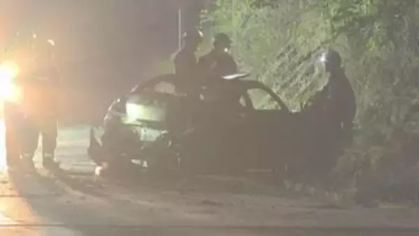 20代女性など2人搬送の車両火災　山形市