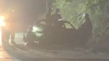 20代女性など2人搬送の車両火災　山形市