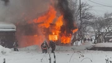 南陽市の住宅火災　遺体は家主の男性(63)と判明　死因は焼死