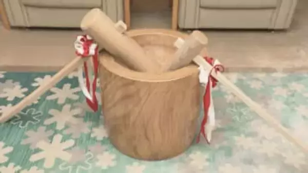 山形市切畑の木工職人が母校の高瀬小に伝統の臼と杵を寄贈　児童が地域の文化に触れる機会に