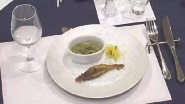 山形県庄内地方の創作フランス料理と地元の日本酒を楽しむ会　参加者が洋食と日本酒の組み合わせを堪能　山形県酒田市