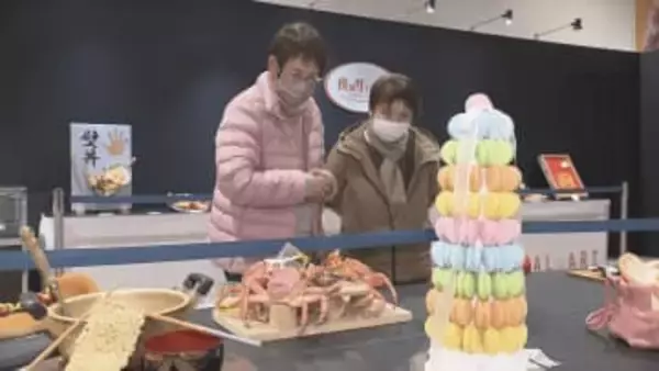 天童市で食品サンプル展開催　職人技と遊び心が生む「ピザの斜塔」や「うな十」など約130点を展示