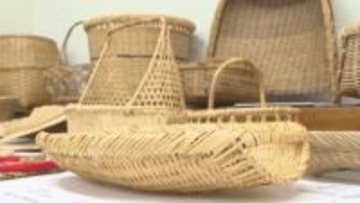 暮らしの民芸を味わう　国内外のわら細工や竹細工250点が集結し山形市で民芸展開催
