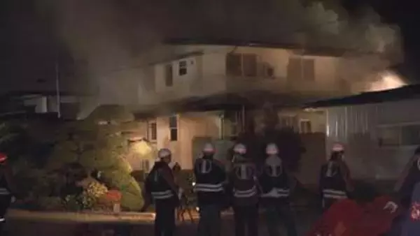 【続報】住宅密集地で住宅など３棟焼ける火事　車３台も全焼　山形・寒河江市