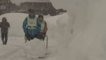 地域留学生も参加した小国高校の除雪ボランティア　高齢者宅で無償作業に喜びの声