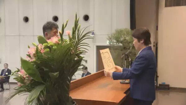 「3つの元号にわたり県職員としての歩み」山形県庁で永年勤続表彰式 20年以上勤務の退職者100人ねぎらう