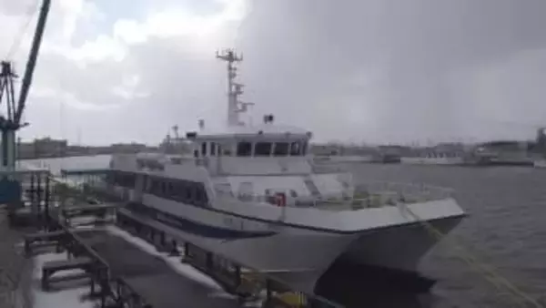 酒田市の飛島と酒田港を結ぶ定期船が22日連続欠航　市が15日朝に臨時便を運航へ