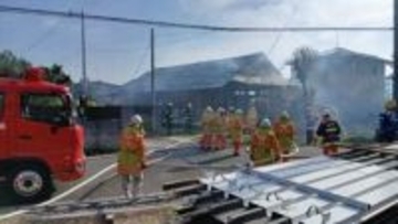 早朝の住宅火災　男女計２人搬送　山形市