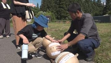 子どもたちが打ち上げ花火製作に挑戦 色の仕組みや工程学ぶ 9月の酒田の花火で願い託した玉披露