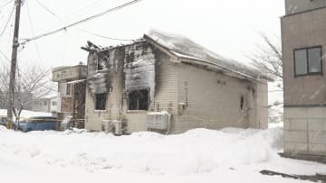 新庄市で住宅全焼　住人の68歳男性と連絡取れず　警察が実況見分で出火原因を調査