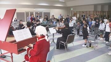 世界的ピアニスト福田直樹さんと山形交響楽団がコンサート開催　上山市で児童がチェンバロ体験