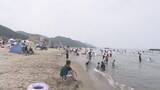 「「気持ちいい！楽しい！」 海の日で海水浴場が朝からにぎわう　高畠・山形は猛暑日に」の画像1