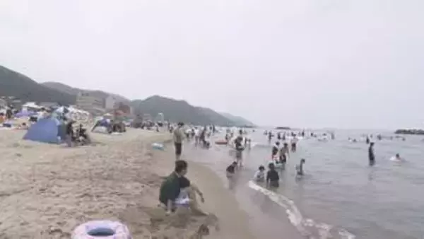 「気持ちいい！楽しい！」 海の日で海水浴場が朝からにぎわう　高畠・山形は猛暑日に