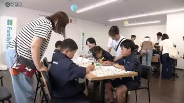 親子で楽しみながら熱中症対策を学ぶ　山辺町のコンビニエンスストアで啓発イベント