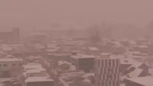 米沢市で雪下ろし中の事故が相次ぎ69歳と85歳の男性が転落し背骨と腰の骨を折る大けが