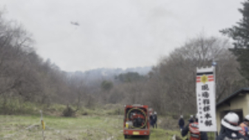 野焼き情報も 山林火災で立木や下草など8ヘクタール焼失し焼け延焼中 防災ヘリ投入し消火続く