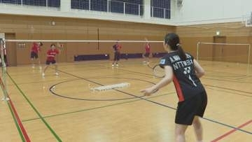 花笠まつり参加前に地域貢献 バドミントントップレベルの選手が高校生とラリー 技術向上を後押し