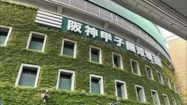 熱戦の舞台へ 鶴岡東ナインが甲子園で入場行進 全国49代表が開会式に集結