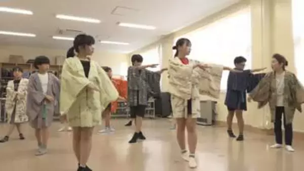 小学生がクラブ活動で地元の民謡での踊りに挑戦　初めて男子児童３人が参加　山形県庄内町
