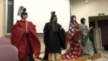 十二単を着て公家・武家の文化を学ぶ　米沢女子短大の学生たちが体験　山形・米沢市