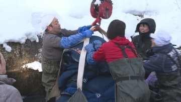 冷たい沢水と寒風で甘味引き出す「寒ざらしそば」　山形市でソバの実引き揚げ作業進む