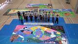 「平和を願う“キッズゲルニカ”　韮崎市の中学生らが制作した巨大アート完成」の画像1