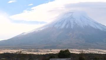 「祝福されている気分」富士山で“初冠雪” 過去2番目の遅さ 新しい手法で観測 山梨