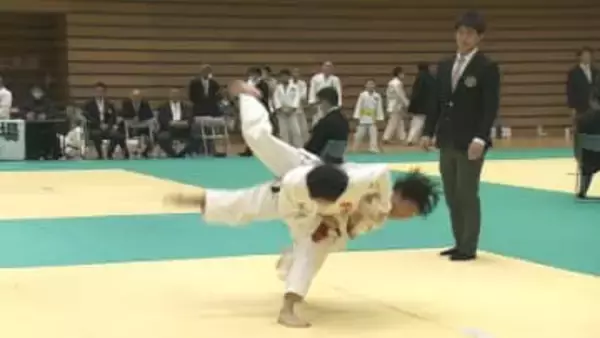 「うれしかったから泣いちゃった」県内最大規模の小中学生柔道個人戦 五輪メダリストへの憧れも 山梨